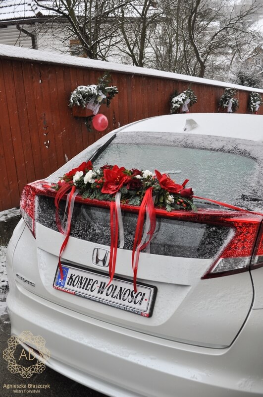 Dekoracja samochodu girlanda z kwiatów Agnieszka Błaszczyk abkwiaty kraków