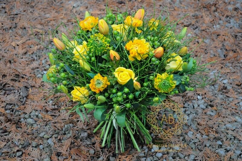 Bukiet kwiatów dostawa Kraków żółto-zielony jaskry tulipany róże dziurawiec Agnieszka Błaszczyk abkwiaty
