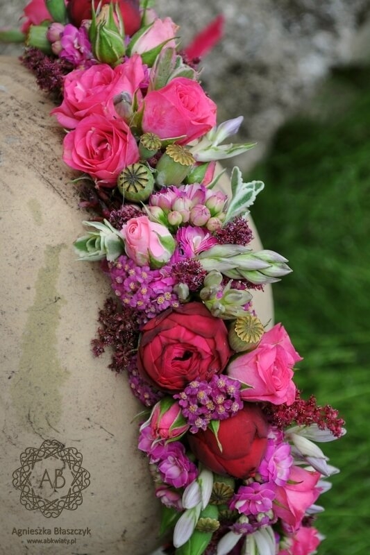 Wianek kwiatowy na głowę dla panny młodej na sesję ślubną zdjęciową różowy czerwony z makówkami Agnieszka Błaszczyk abkwiaty Kraków