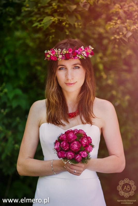 Wianek kwiatowy na głowę dla panny młodej na sesję ślubną zdjęciową różowy czerwony Agnieszka Błaszczyk abkwiaty Kraków