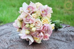Wiązanka ślubna Kraków pastelowa kremowo-różowa róże storczyki cymbidium Agnieszka Błaszczyk abkwiaty