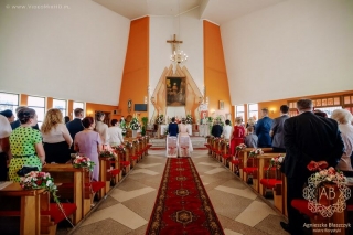kraków-dekoracja-kwiatowa-slubna-dekoracja-kosciola-kompozycja-przed-oltarz-kompozycje-przy-tabernakulum-dekoracje-lawek-czerwony-rozowy-bialy-agnieszka-blaszczyk