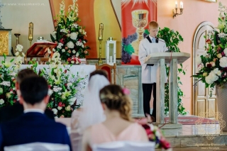 kraków-dekoracja-kwiatowa-slubna-dekoracja-kosciola-kompozycja-przed-oltarz-kompozycje-przy-tabernakulum-czerwony-rozowy-bialy-agnieszka-blaszczyk