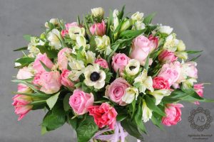 wiosenny bukiet kwiatów Kraków tulipany anemony róże Agnieszka Błaszczyk abkwiaty