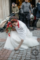 Bukiet ślubny Kraków czerwony kaskadowy wianek na ślub Agnieszka Błaszczyk abkwiaty