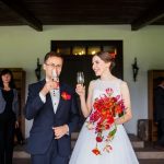 Bukiet ślubny kaskadowy czerwony glorioza lwia paszcza frezja róża dziurawiec Agnieszka Błaszczyk abkwiaty Kraków