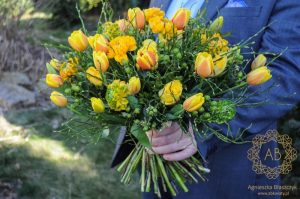 bukiet_kwiatów_kraków_żółty_zielony_jaskry_tulipany_róże_owocki_dziurawiec_agnieszka_błaszczyk_abkwiaty