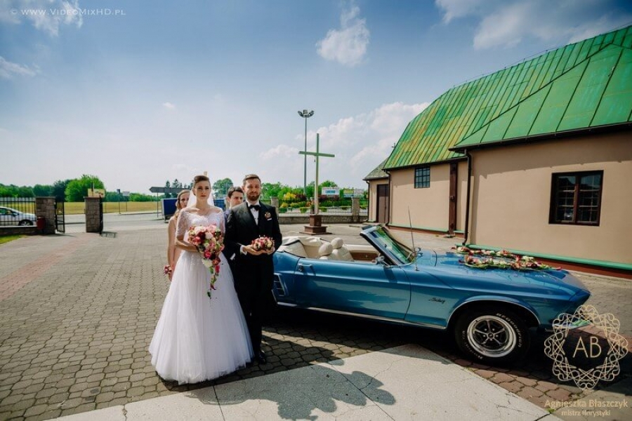 Spływający bukiet ślubny, kwiatowa poduszka na obrączki, bransoletka i dekoracja na samochód